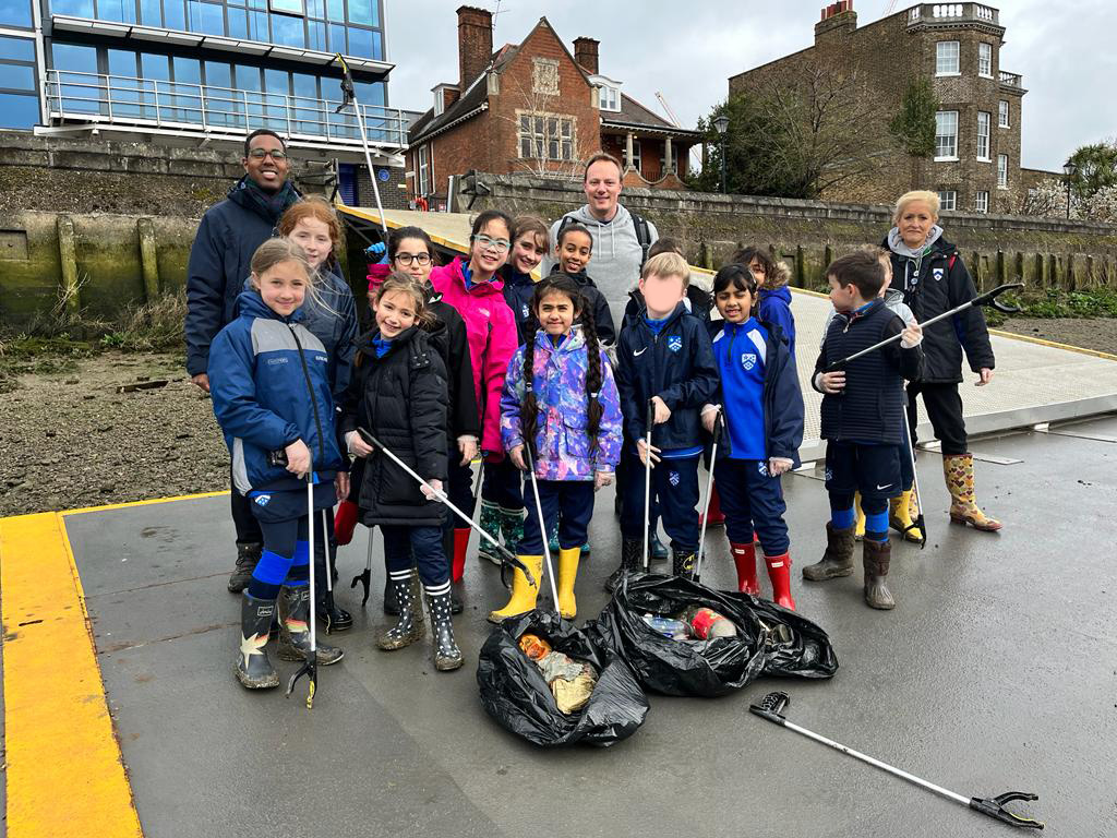 Prep go litter picking on the Thames News Latymer